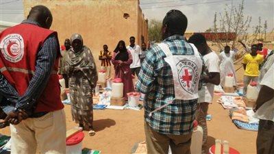 اللجنة الدولية للصليب الأحمر: تمكين مئات السودانيين الفارين إلى تشاد من التواصل مع عائلاتهم
