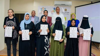 محافظ الأقصر: تسليم 40 مشروعًا للمستفيدات من برنامج تكافل وكرامة بالطود