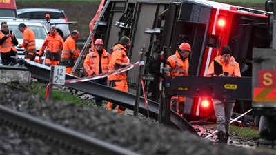 محققون يكشفون أسباب حادث انحراف القطار عن القضبان في سويسرا الأسبوع الماضي