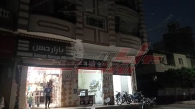 إغلاق واجهات المحلات ولوحات الإعلانات في الشوارع والطرق بكفر الشيخ