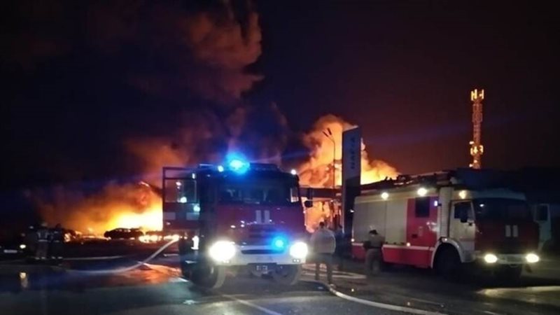 انفجار في محطة وقود