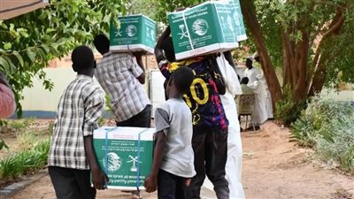 مركز الملك سلمان للإغاثة يوزع أطنانًا من السلال والمساعدات الغذائية في السودان