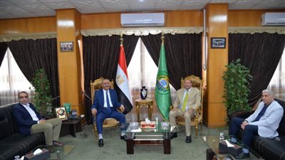 محافظ الإسماعيلية يستقبل المنسق العام ورئيس اللجنة التنظيمية للمشروعات الخضراء الذكية