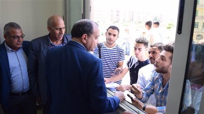 رئيس جامعة بني سويف الأهلية يتابع مراحل التقديم المباشر للطلاب