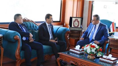 محافظ سوهاج يستقبل الفائز بجائزة أفضل علماء الرياضيات في العالم لعام 2023