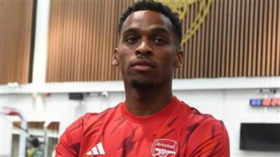آرسنال يعلن إصابة لاعبه تيمبر بقطع في الرباط الصليبي