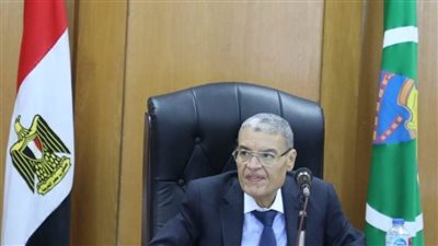 محافظ المنيا يشيد بدور المجمعات الحكومية في التيسير على مواطني قرى مبادرة 