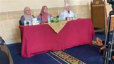  الجامع الأزهر يستعرض أثر وسائل التواصل الاجتماعي على الأسرة    