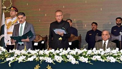 الحكومة الانتقالية الجديدة في باكستان تؤدي اليمين الدستورية