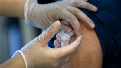 دراسة: العديد من اللقاحات قد تقلل من خطر الإصابة بالألزهايمر 