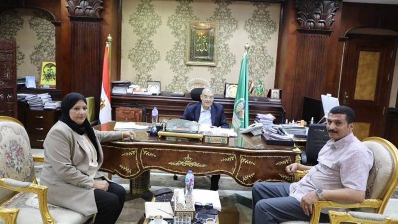 محافظ المنيا مع النواب