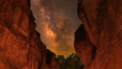 مدينة البتراء.. حفرها الأنباط منذ ألفي عام ويُضاء بها 1800 شمعة ليلاً