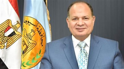 محافظ أسيوط يطلع على أعمال ترفيق مجمع الصناعات الزراعية بالكوم الأحمر