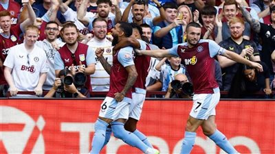 أستون فيلا يصالح جماهيره بفوز كبير على إيفرتون في البريميرليج 