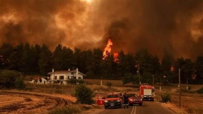 إخلاء المزيد من القرى مع احتدام حرائق الغابات في شمال اليونان لليوم الثاني