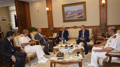 محافظ بورسعيد يستقبل وزير النقل وقائد القوات البحرية ورئيس هيئة قناة السويس ورئيس الأكاديمية البحرية
