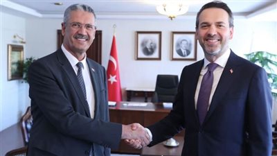 العراق وتركيا يبحثان العلاقات الثنائية في قطاع النفط والطاقة