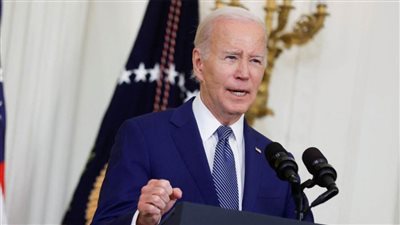 الرئيس الأمريكي يصل إلى هاواي لمعاينة الدمار الناتج عن الحرائق