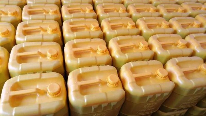 ضبط زيت طعام داخل