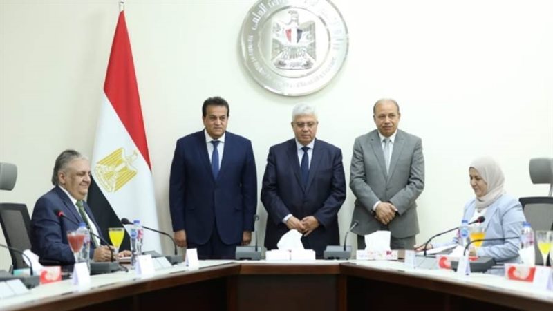 خلال توقيع أحد بروتوكولات