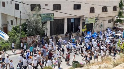 مُستوطنون إسرائيليون يقومون بمسيرات استفزازية في مناطق متفرقة بالخليل