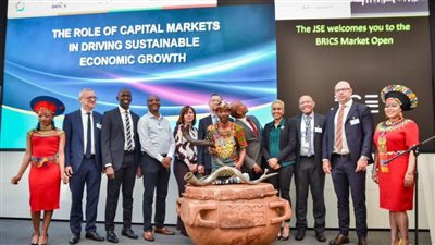 رئيس البورصة المصرية يشارك في حلقة نقاشية ببورصة جوهانسبرج على هامش مؤتمر البريكس