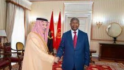 العاهل السعودي يبعث برسالة للرئيس الإنجولي تتعلق بسبل تعزيز التعاون بين البلدين