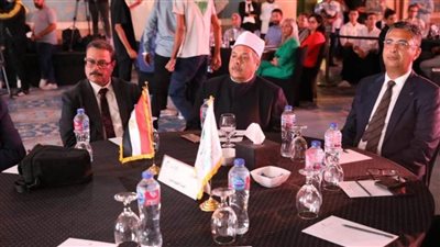 رئيس المعاهد الأزهرية يشارك في احتفالية البريد المصري لتكريم أوائل الثانوية الأزهرية والعامة