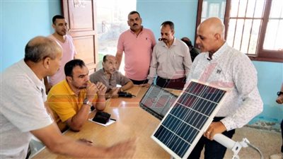 محافظ كفر الشيخ يشيد بمبادرة لتركيب كشافات ليد تعمل بالطاقة الشمسية بقرية كوم الحجر