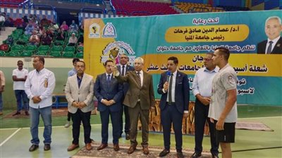 رئيس جامعة المنيا يستقبل شعلة وعلم أسبوع شباب الجامعات الثالث عشر