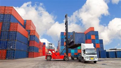 مستوردون وتجار: 