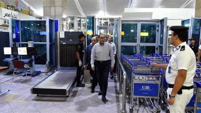 رئيس الوزراء يتفقد عددا من مشروعات التطوير بمطار القاهرة الدولي