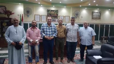 رئيس ملوي بالمنيا يبحث شكوى المواطنين لتجديد شبكة مياه الشرب بقرية جلال الغربية