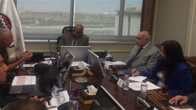 وزير قطاع الأعمال العام يستعرض أعمال تطوير مجمع مصر للغزل والنسيج وصباغي البيضا