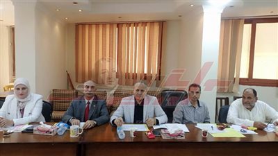 إجراء المقابلات مع المتقدمين لوظائف الإدارة المدرسية لإدارتي دسوق وقلين التعليمية