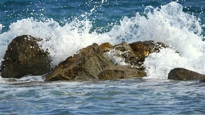 عاجل| تعرف على حالة البحر الأحمر والمتوسط غدا الاثنين