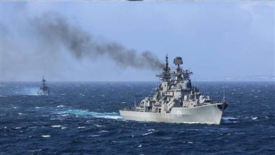 الأسطول الشمالي الروسي يجري مناورات تحاكي صد سفن أجنبية بالقطب الشمالي