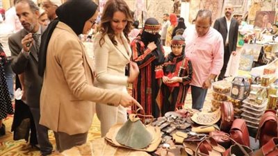 نائب محافظ الوادي الجديد تشارك بافتتاح معرض 