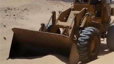 رفع الكثبان الرملية وفتح طريق بلنصورة - الصحراوي الغربي بأبوقرقاص جنوب المنيا