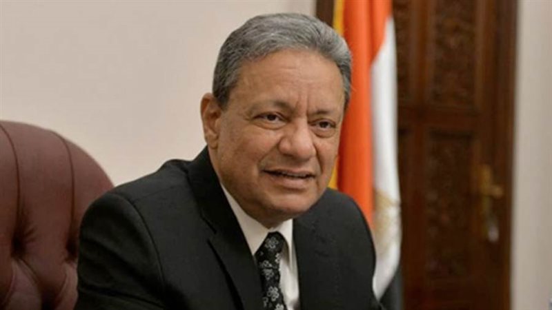 الكاتب الصحفي كرم