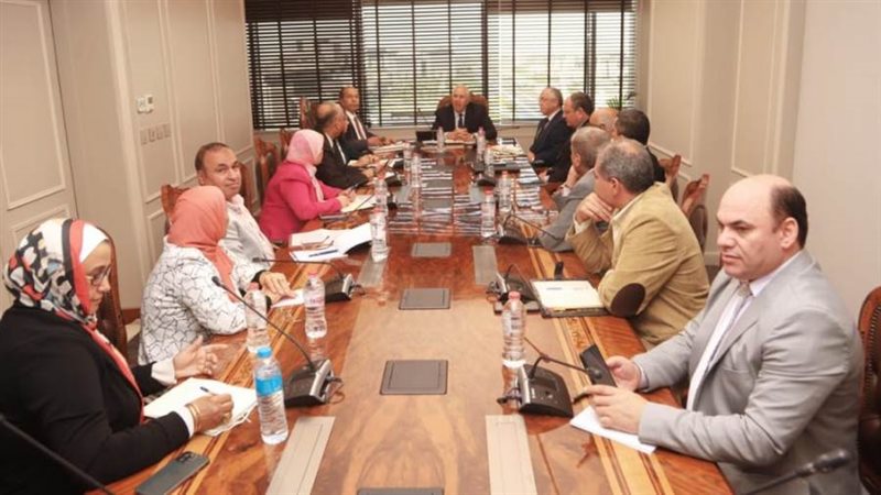 خلال اجتماع وزير