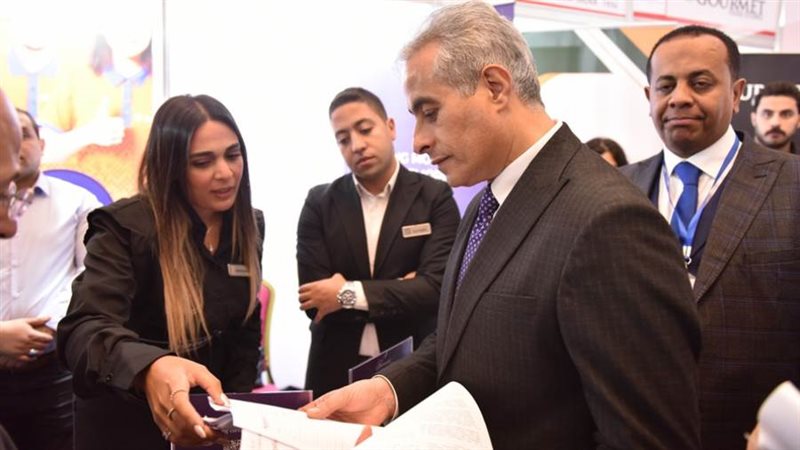 وزير العمل يفتتح