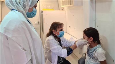 فحص ١٢٤٩ مواطنًا فى قافلة طبية بقرية كوم أمبو بالبحيرة