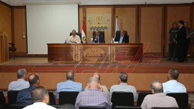 إزالة التعديات على الأراضي الزراعية وتنفيذ خطة ترشيد الكهرباء بكفر الشيخ