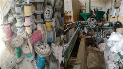 ضبط كابلات كهربائية مقلدة ومجهولة المصدر داخل مصنع دون ترخيص بالقاهرة