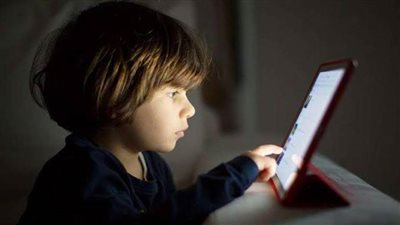 لحمايته من المخاطر.. أهم النصائح لتعليم طفلك مهارت السلامة الإلكترونية