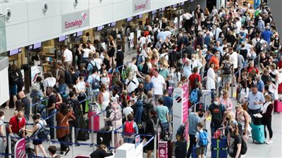 رئيس شركة استشارات سفر عن 