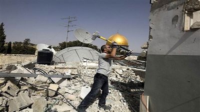 الاحتلال يجبر فلسطينيًا على هدم منزله قرب المسجد الأقصى