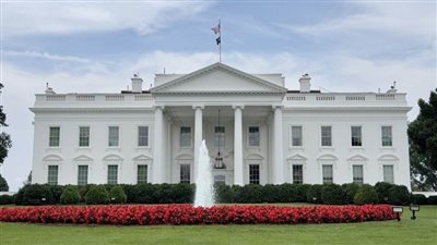 البيت الأبيض: الإدارة الأمريكية تشعر بالقلق وتتابع الوضع في الجابون