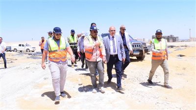 رئيس جامعة سوهاج يتابع إنشاء اول صالة ألعاب رياضية دولية بتكلفة ١٦٠ مليون جنيه